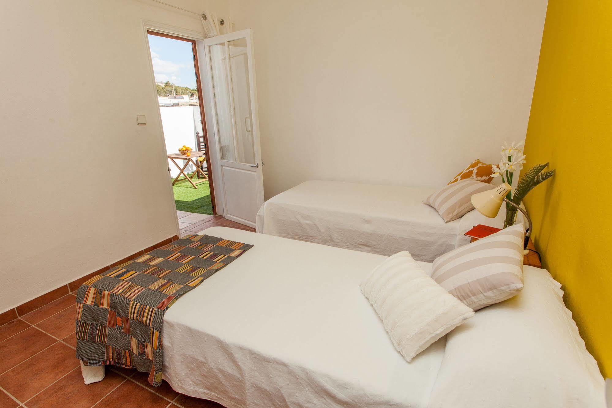 Cosmos Grand Hostal Sant Francesc de s'Estany Exterior photo