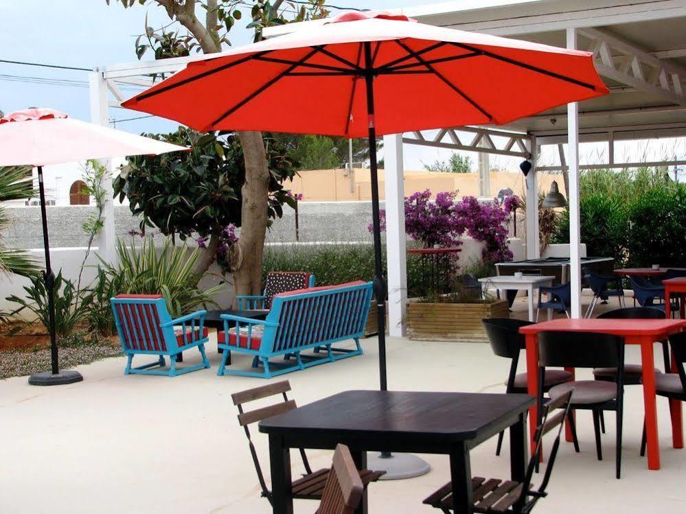 Cosmos Grand Hostal Sant Francesc de s'Estany Exterior photo